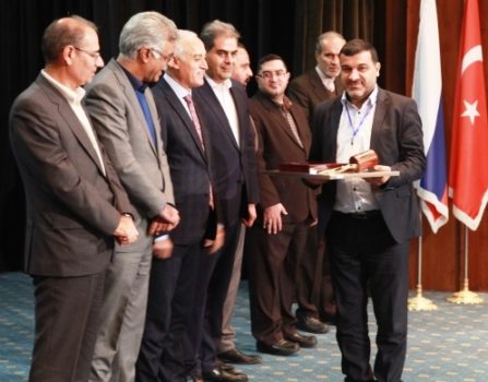 فولاد خوزستان نشان عقاب طلایی اجلاس توسعه صادرات ایران را دریافت کرد