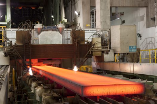 عبور از تولید روزانه ۱۳۰۰۰ هزار تُن شمش فولاد